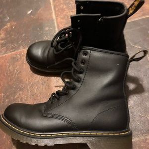 Black dr.martens